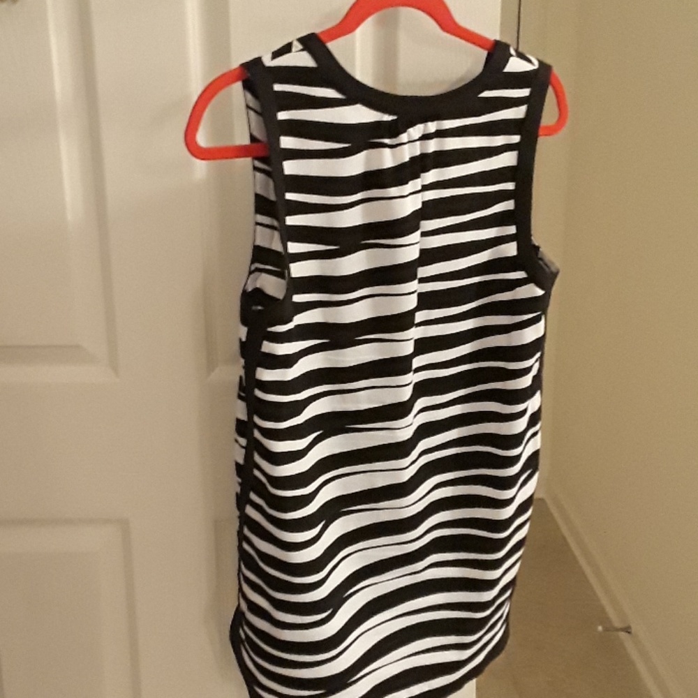 Top - Picture 2 of 3